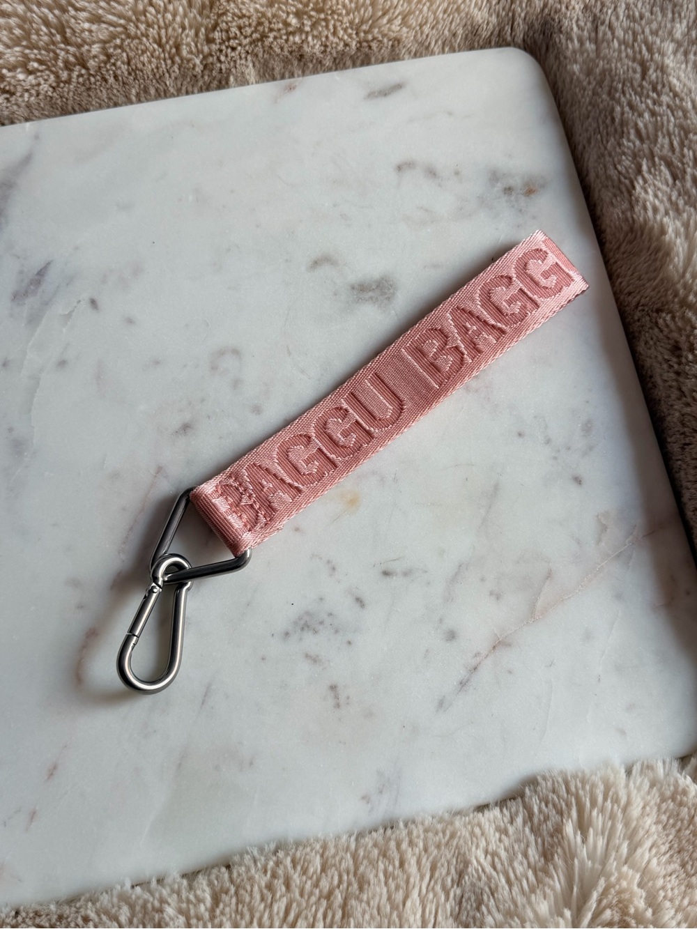 BAGGU Keychain in Rose Tan | UO Exclusive